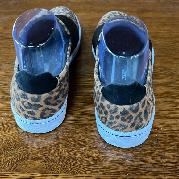 Clarks Womens Pawley Wes slip on animal print loafers flats US 8.5M - Picture 2 of 7